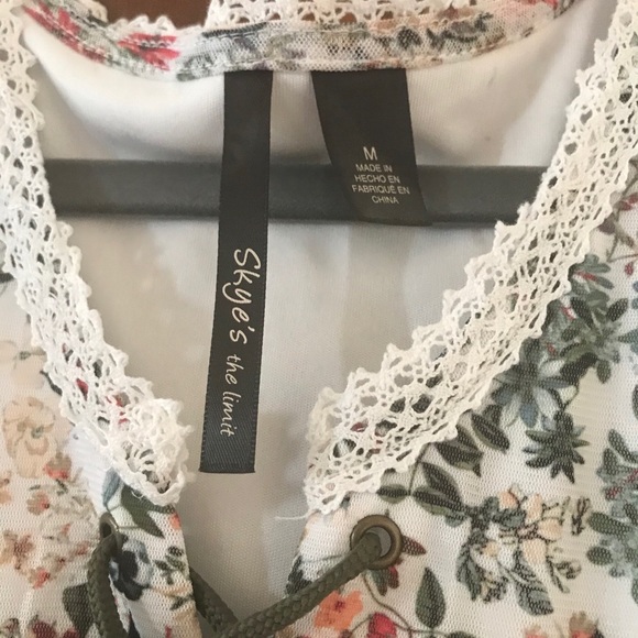 Spring 🌈☀️🐣 Short Floral Dress - Picture 2 of 5